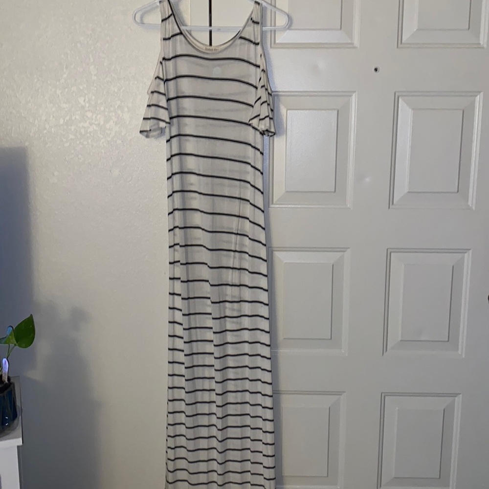 Cold shoulder maxi dress size S